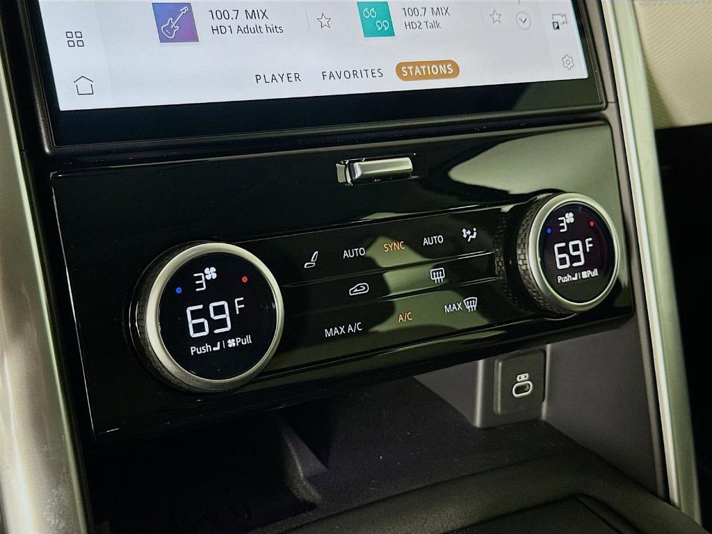 new 2025 Land Rover Discovery car, priced at $82,300