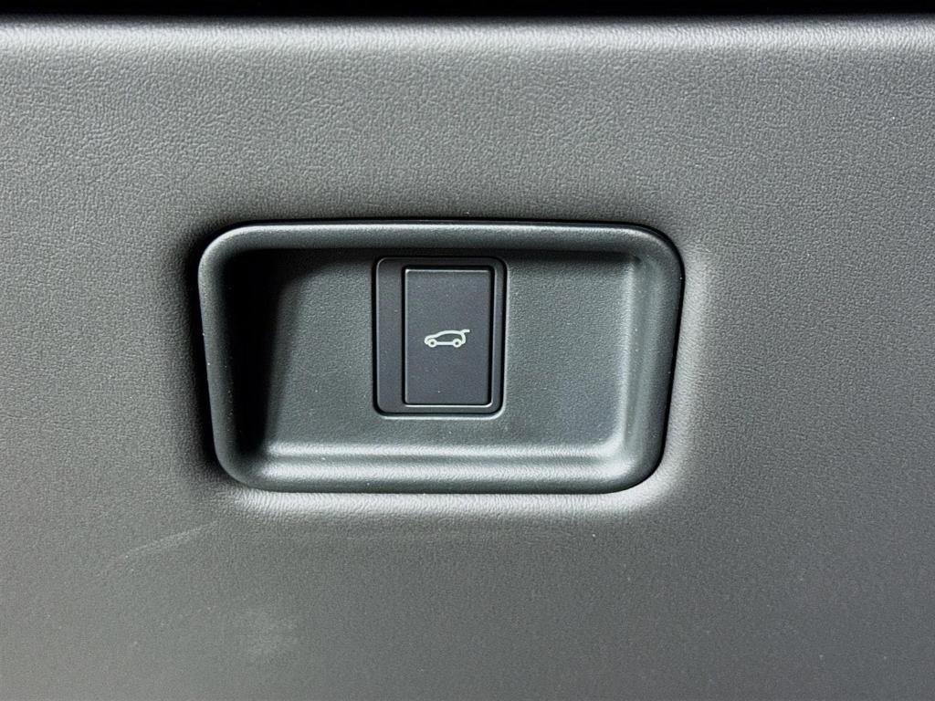 new 2025 Land Rover Range Rover Sport car, priced at $125,650