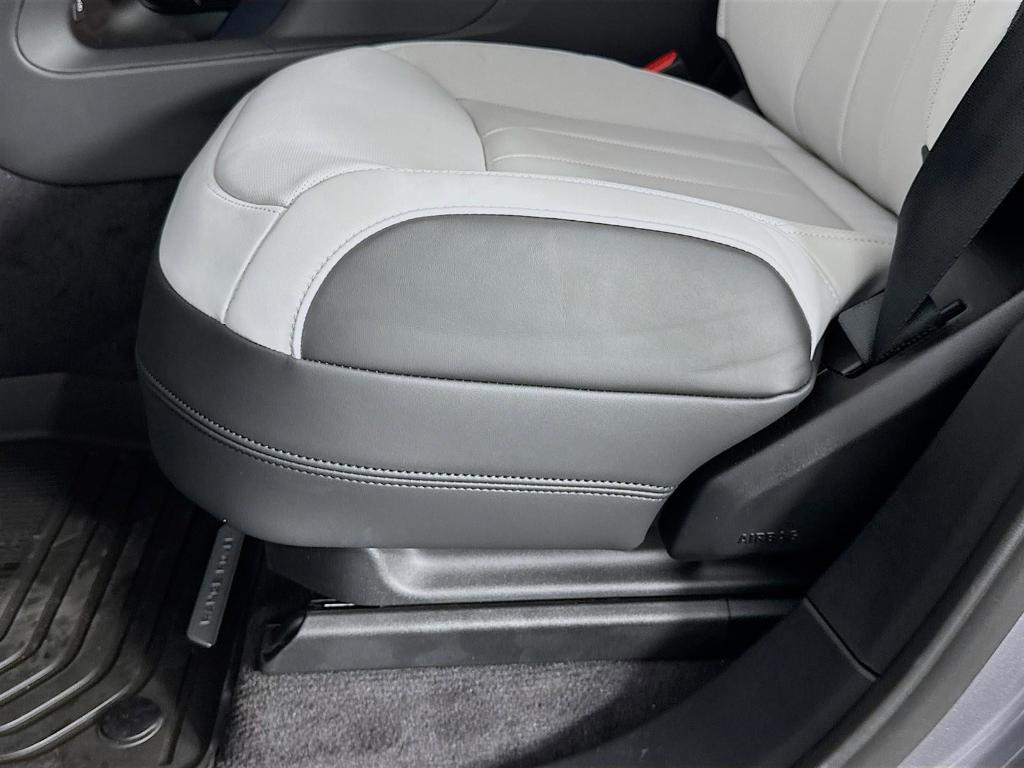 new 2025 Land Rover Range Rover Sport car, priced at $106,200