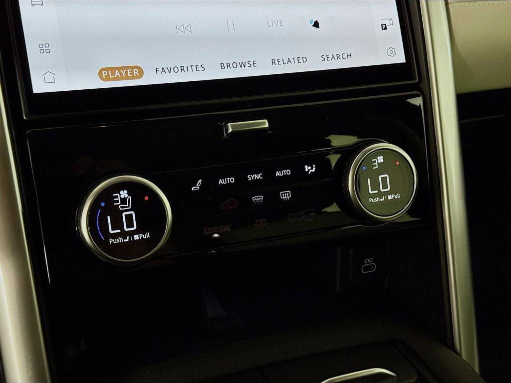 new 2025 Land Rover Discovery car, priced at $86,878