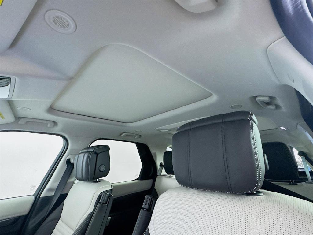 new 2025 Land Rover Discovery car, priced at $86,878