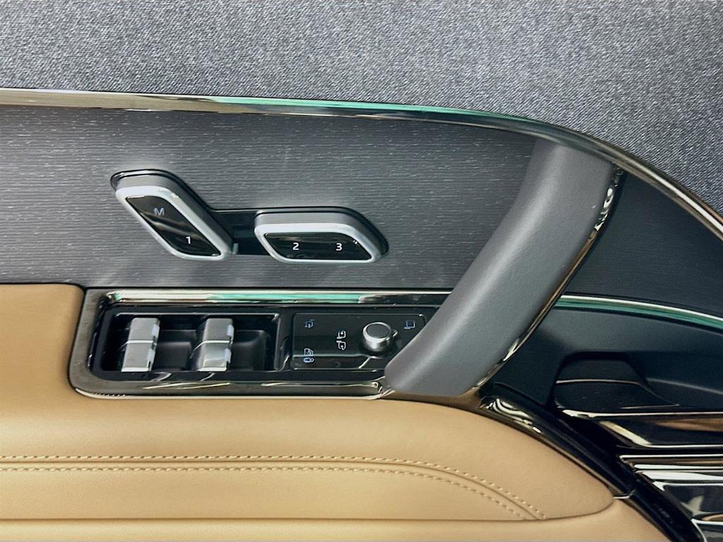 new 2025 Land Rover Range Rover Sport car, priced at $92,555