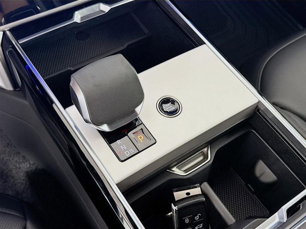 new 2025 Land Rover Range Rover car, priced at $157,660