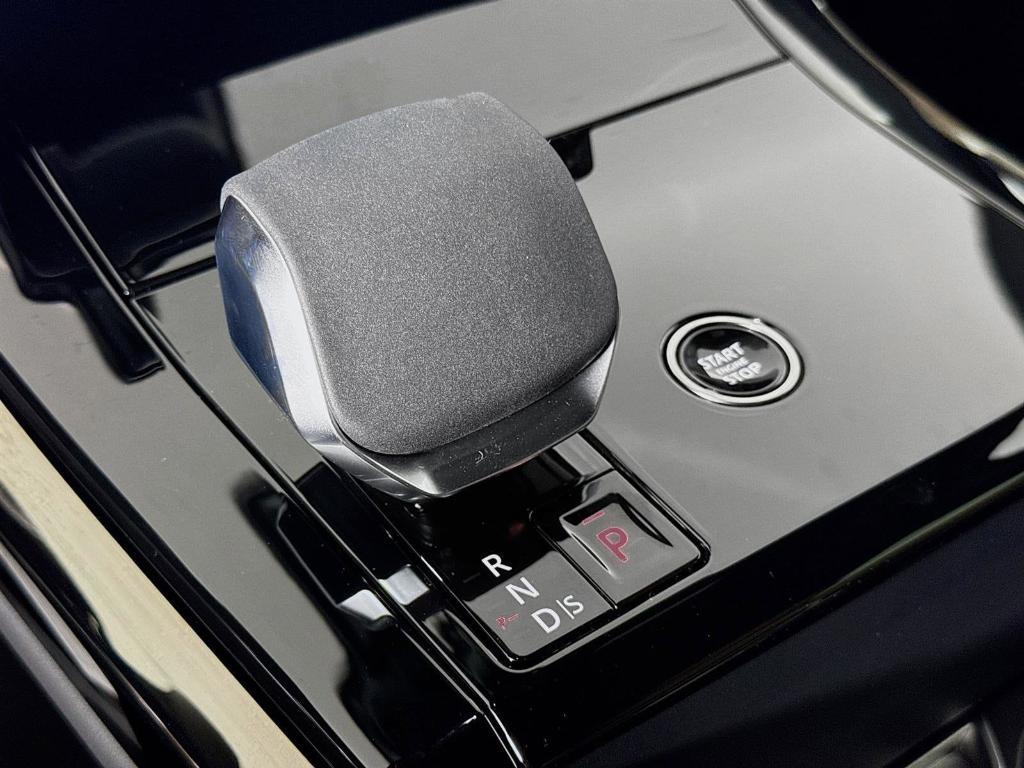 new 2025 Land Rover Range Rover Sport car, priced at $106,115