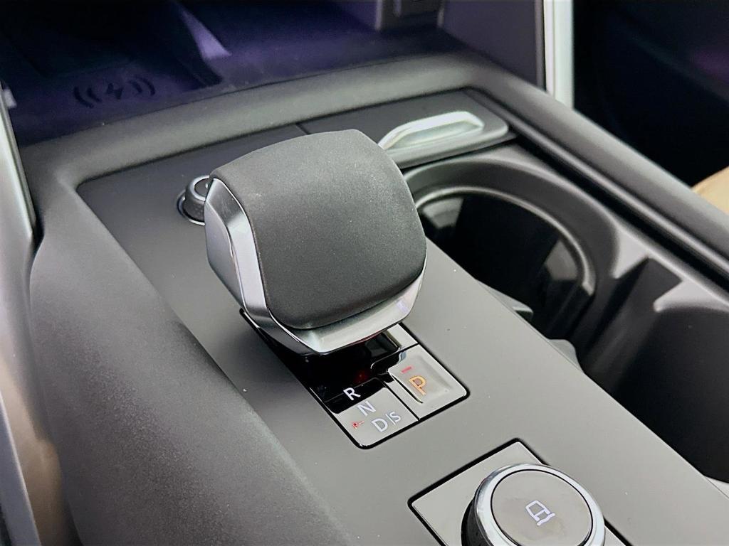 new 2025 Land Rover Discovery car, priced at $85,928