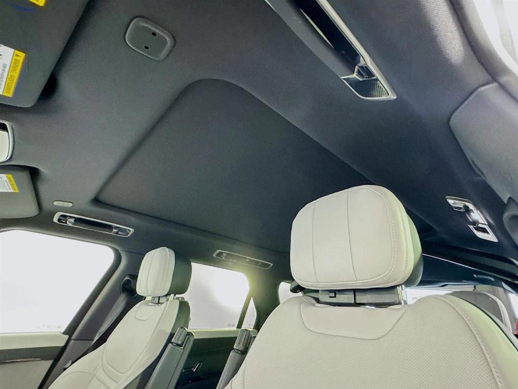 new 2025 Land Rover Range Rover Sport car, priced at $112,100