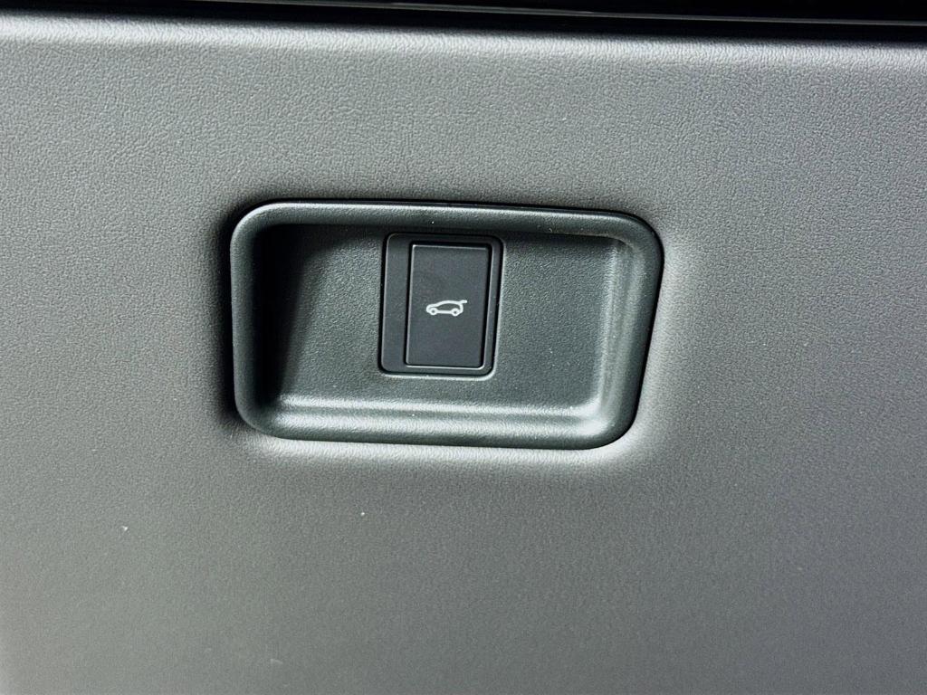 new 2025 Land Rover Range Rover Sport car, priced at $96,505