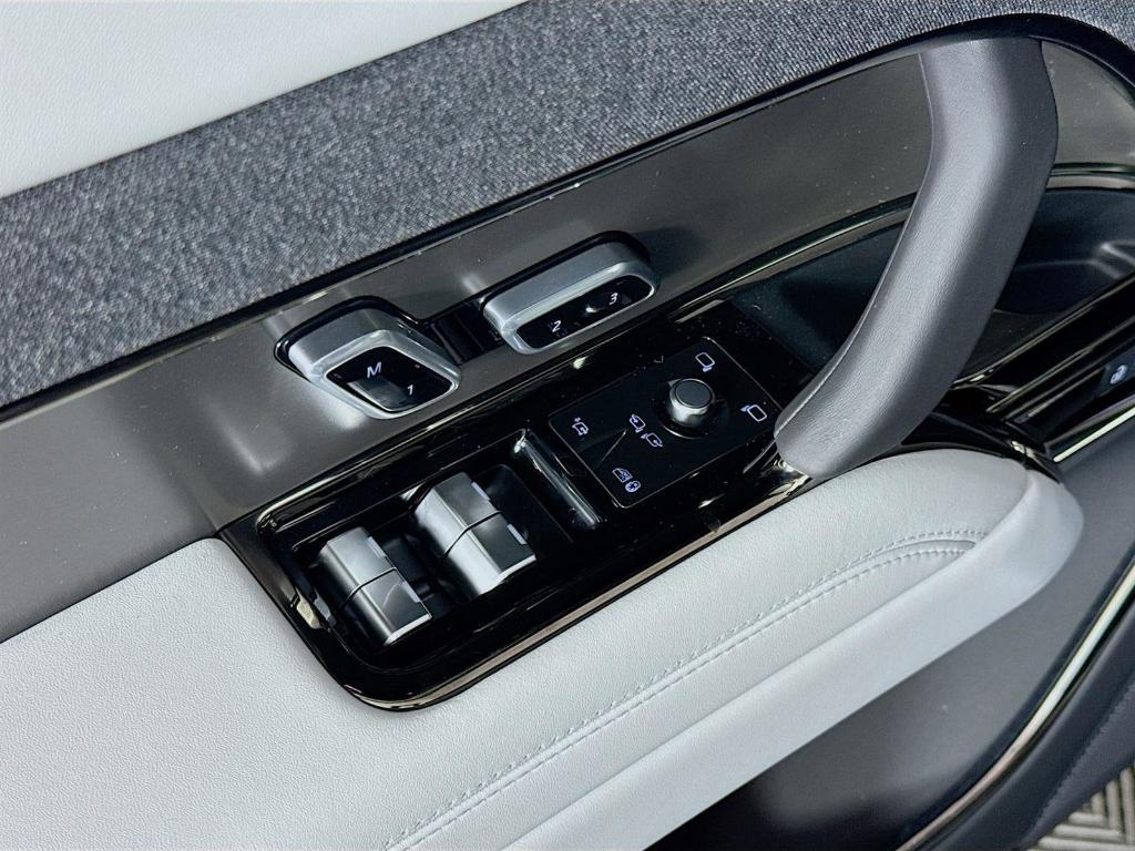 new 2025 Land Rover Range Rover Sport car, priced at $96,505