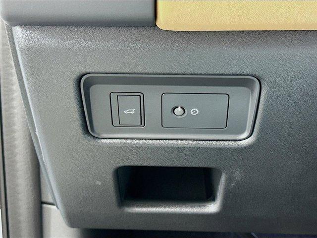 used 2025 Land Rover Discovery car