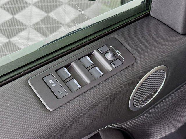 new 2025 Land Rover Discovery car, priced at $73,325