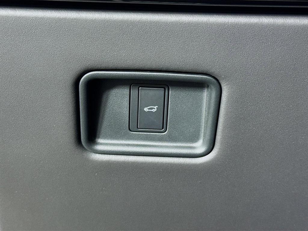 new 2025 Land Rover Range Rover Sport car, priced at $128,510