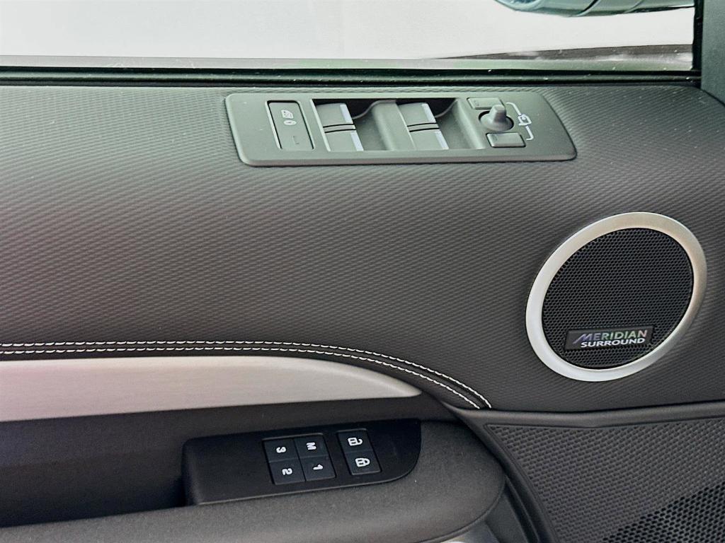 new 2025 Land Rover Discovery car, priced at $78,025