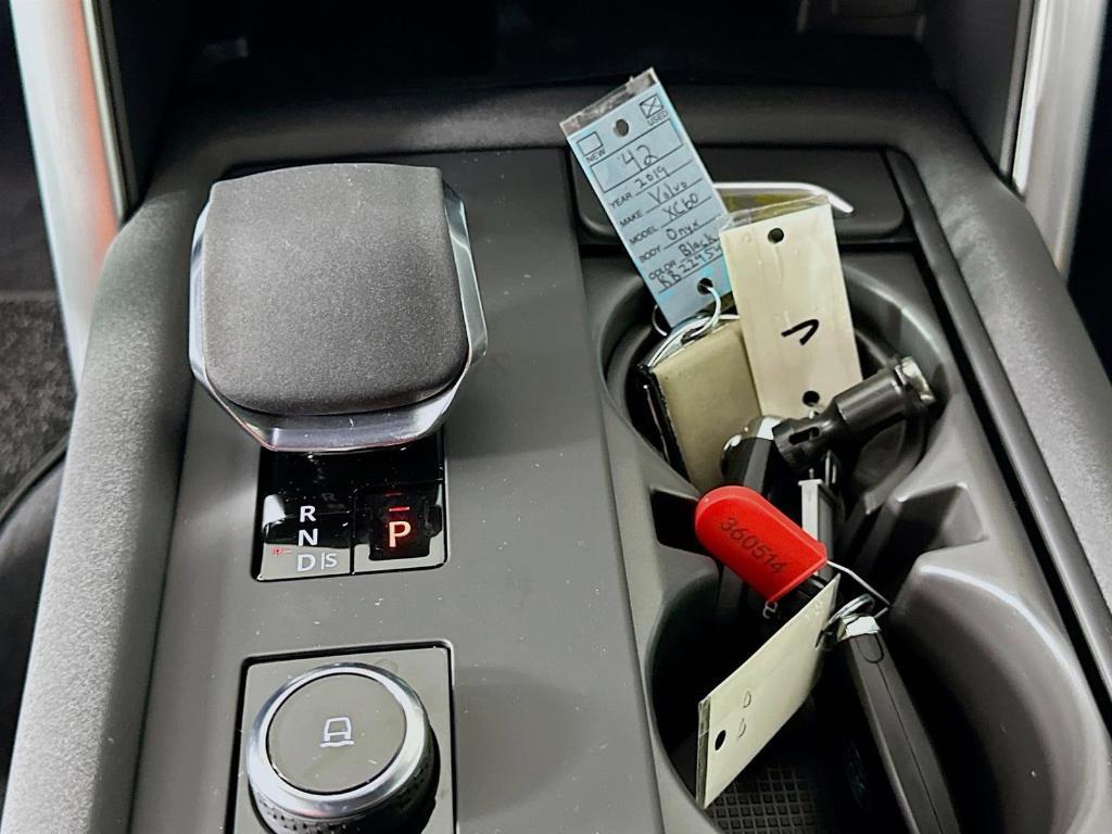 new 2025 Land Rover Discovery car, priced at $78,025