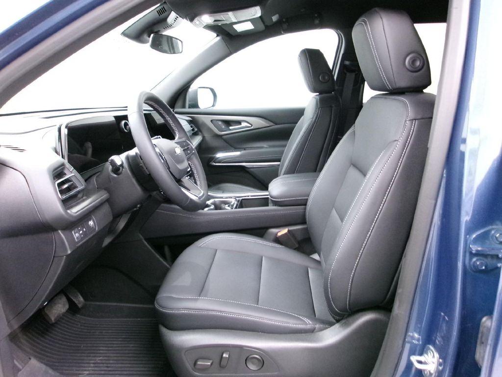 new 2025 Chevrolet Traverse car, priced at $41,295