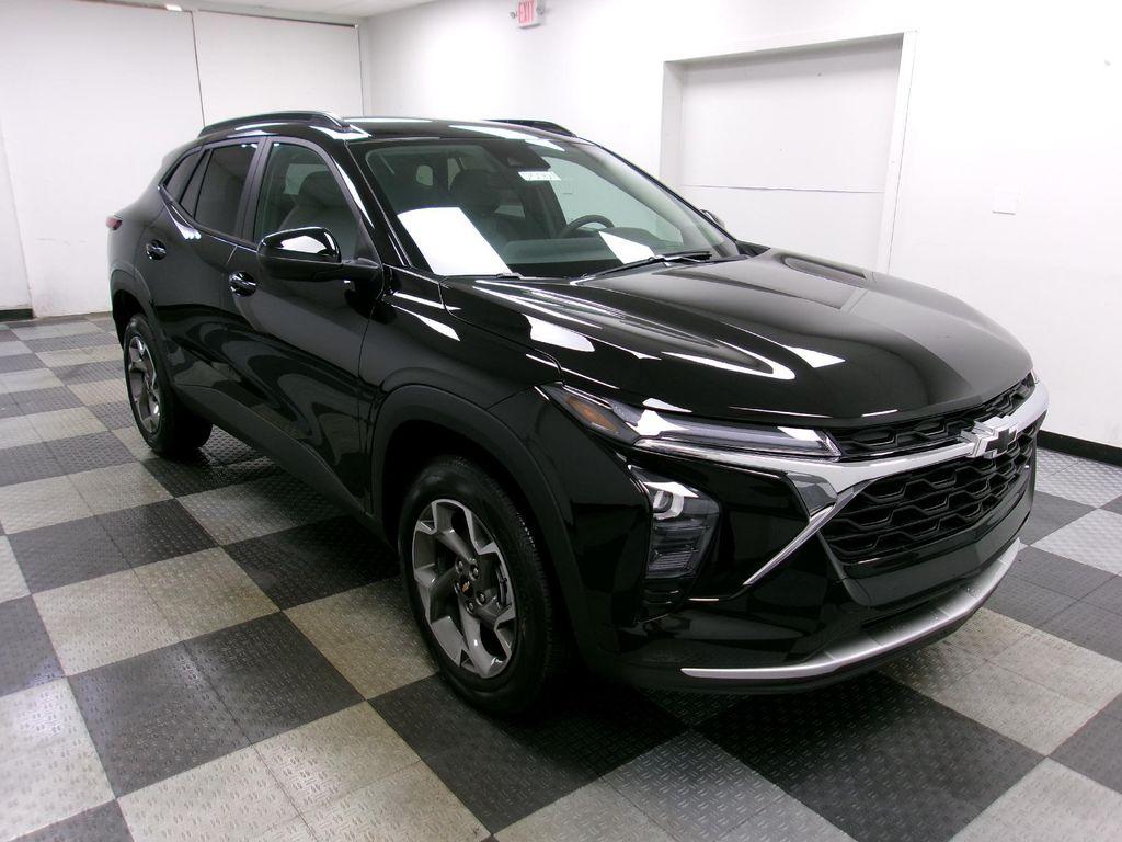 new 2025 Chevrolet Trax car, priced at $24,505