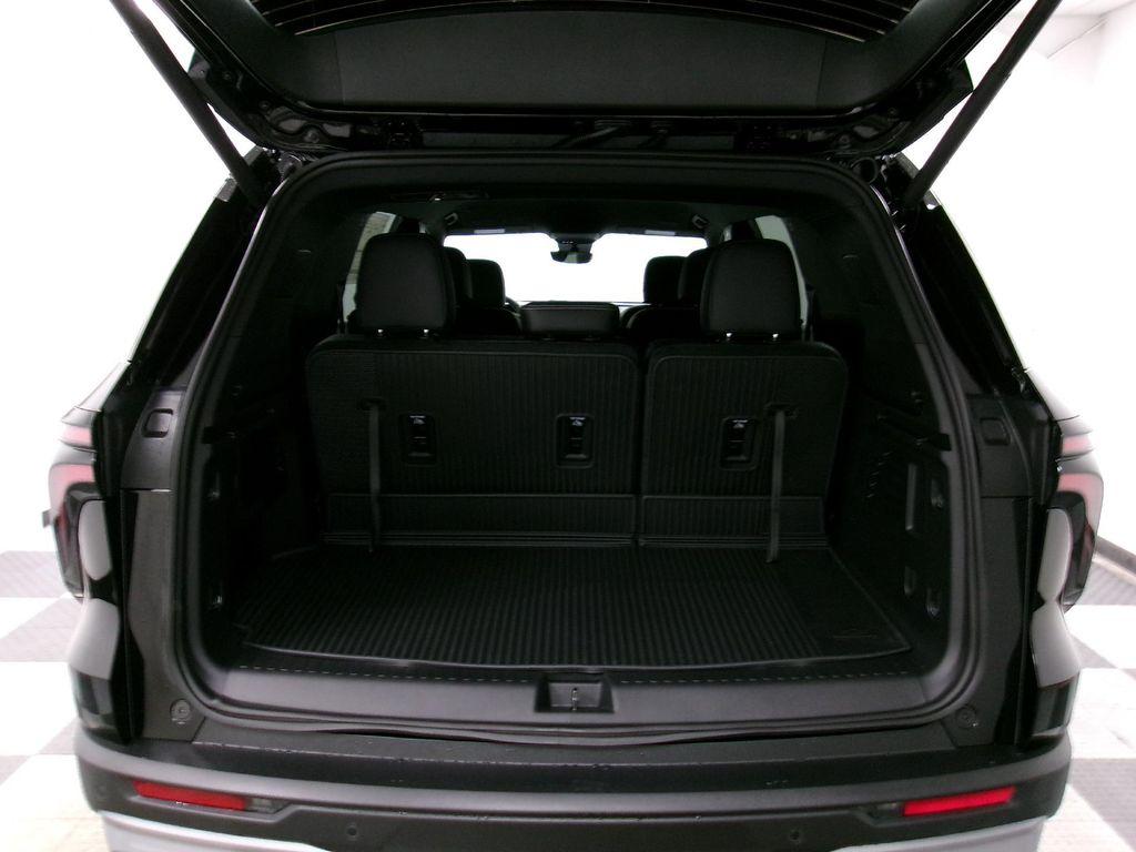 new 2026 Chevrolet Traverse car, priced at $44,140