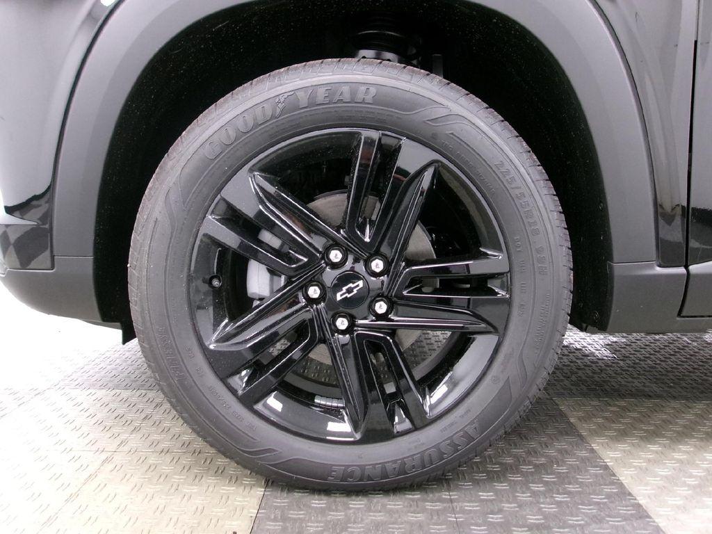 new 2025 Chevrolet Trax car, priced at $25,990