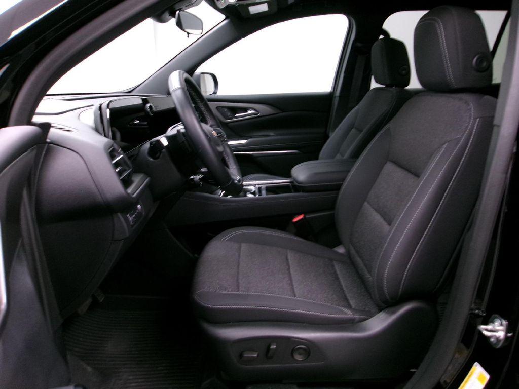 used 2024 Chevrolet Traverse car, priced at $41,988