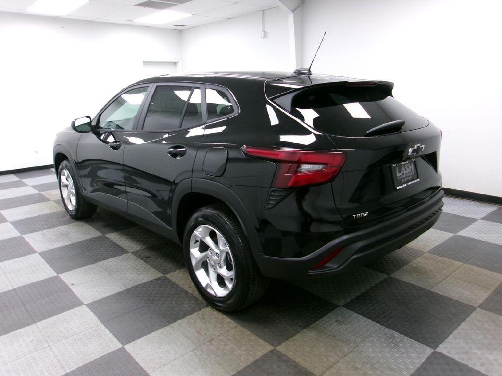 new 2025 Chevrolet Trax car, priced at $22,705