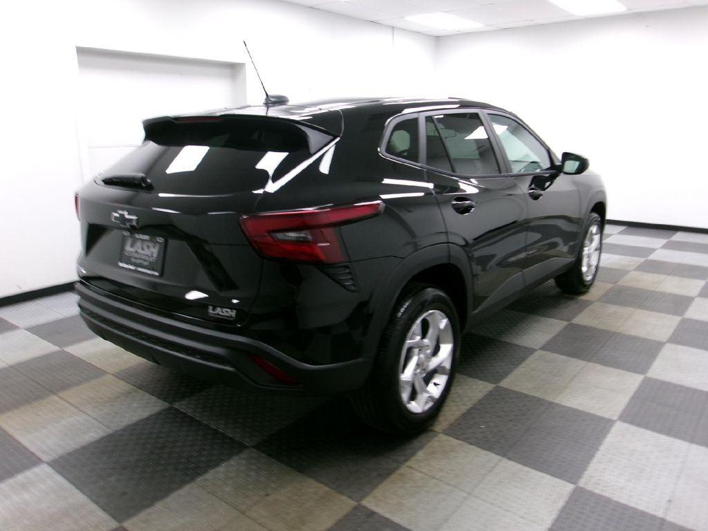 new 2025 Chevrolet Trax car, priced at $22,705