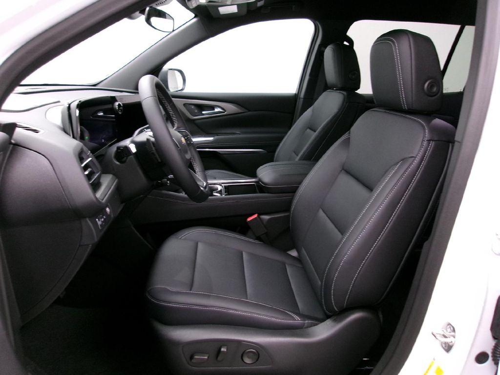 new 2025 Chevrolet Traverse car, priced at $41,810