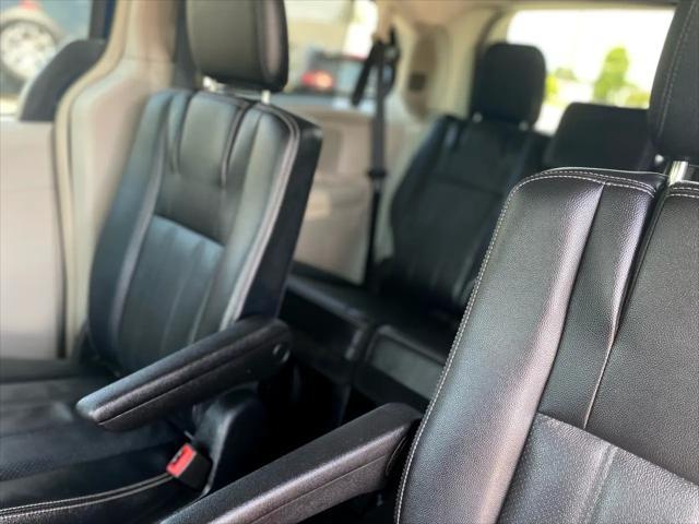 used 2015 Chrysler Town & Country car