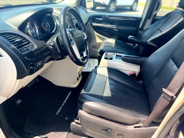 used 2015 Chrysler Town & Country car