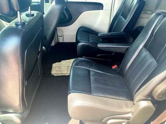 used 2015 Chrysler Town & Country car