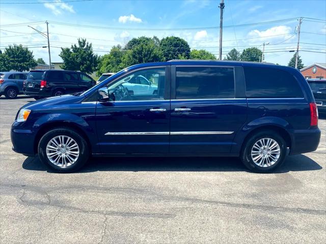 used 2015 Chrysler Town & Country car