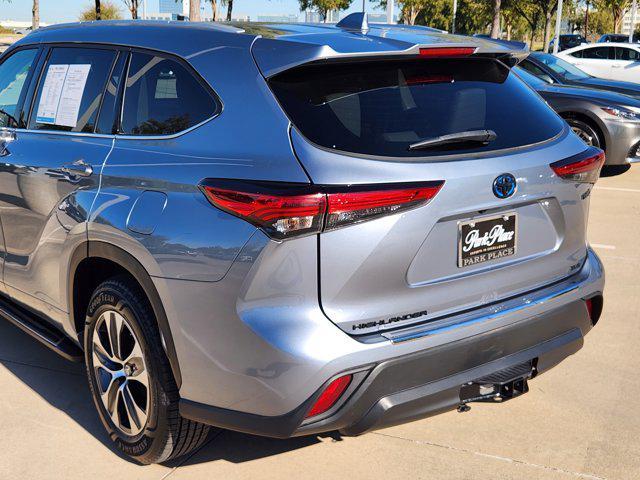 used 2022 Toyota Highlander Hybrid car, priced at $35,900