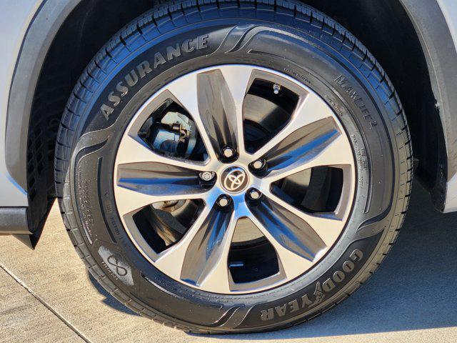 used 2022 Toyota Highlander Hybrid car, priced at $35,900