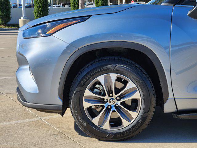 used 2022 Toyota Highlander Hybrid car, priced at $35,900