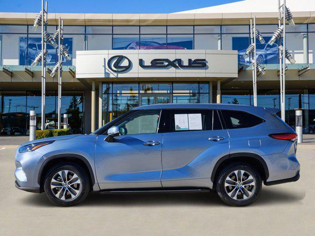 used 2022 Toyota Highlander Hybrid car, priced at $35,900