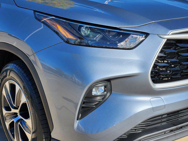 used 2022 Toyota Highlander Hybrid car, priced at $35,900