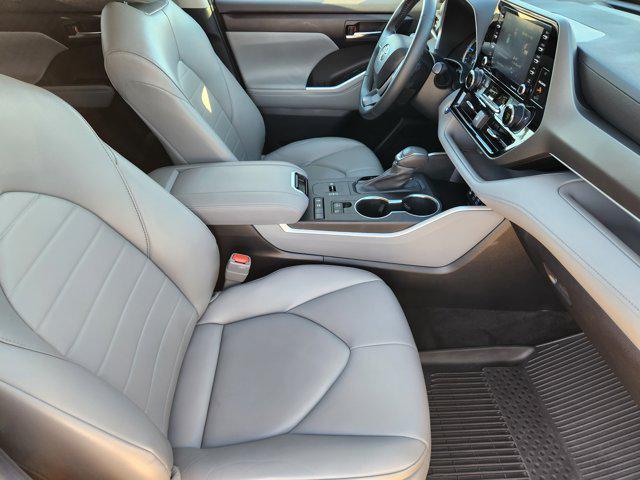 used 2022 Toyota Highlander Hybrid car, priced at $35,900