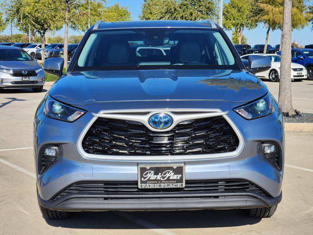 used 2022 Toyota Highlander Hybrid car, priced at $35,900