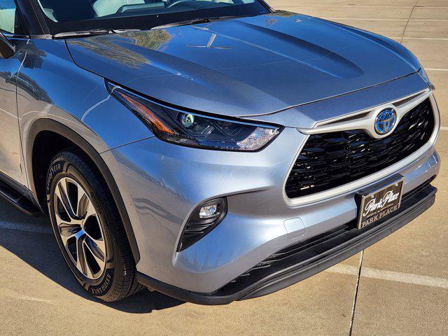 used 2022 Toyota Highlander Hybrid car, priced at $35,900