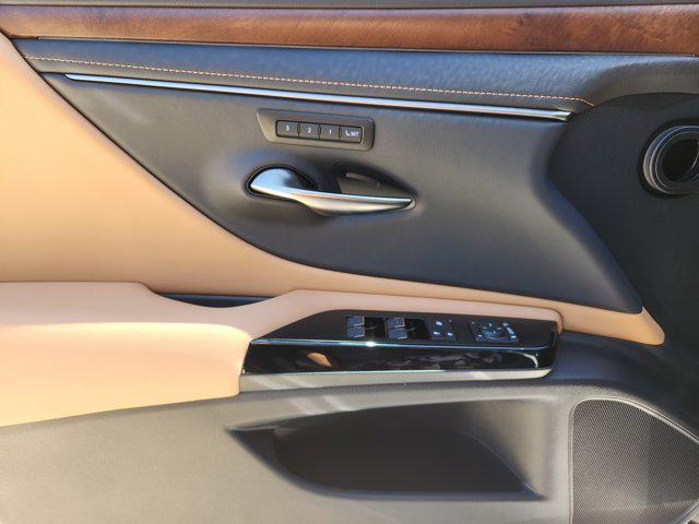new 2025 Lexus ES 300h car