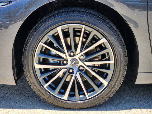 new 2025 Lexus ES 300h car