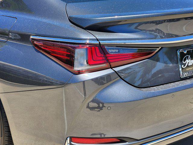 new 2025 Lexus ES 300h car