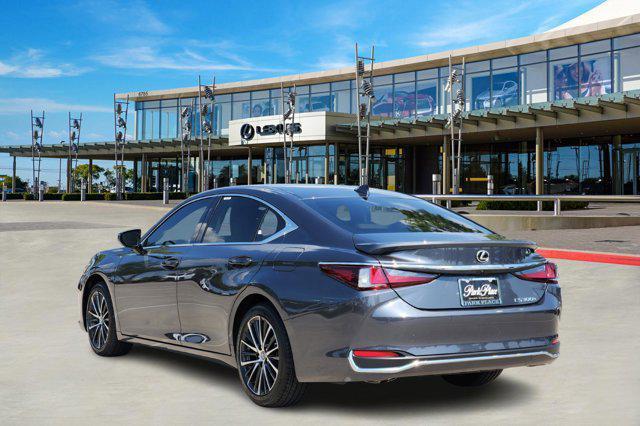 new 2025 Lexus ES 300h car, priced at $51,615
