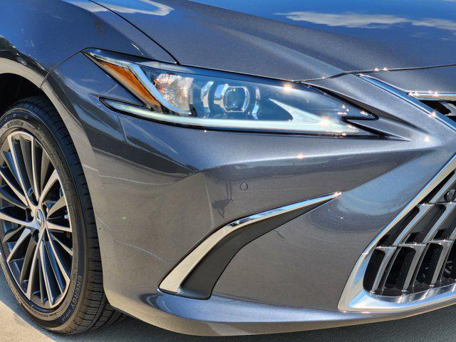 new 2025 Lexus ES 300h car, priced at $51,615