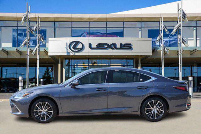 new 2025 Lexus ES 300h car, priced at $51,615