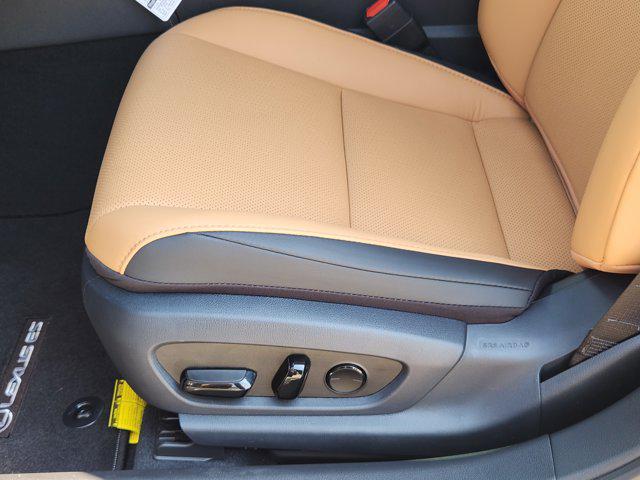 new 2025 Lexus ES 300h car, priced at $51,615