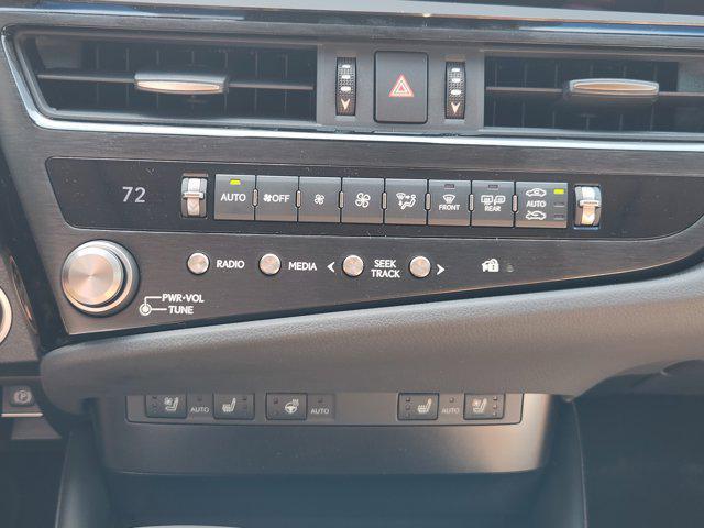 new 2025 Lexus ES 300h car, priced at $51,615