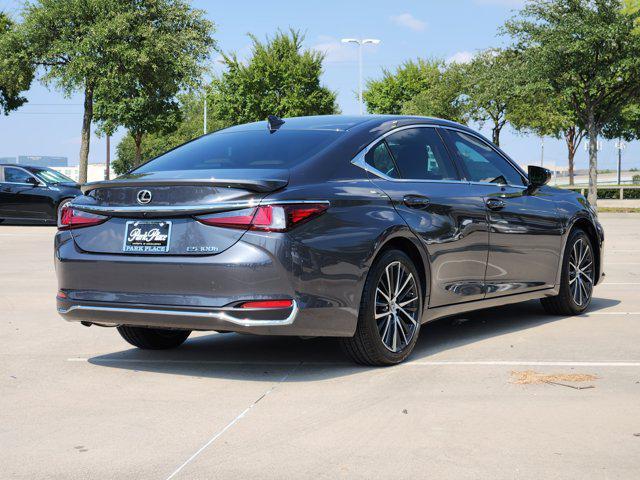 new 2025 Lexus ES 300h car, priced at $51,615