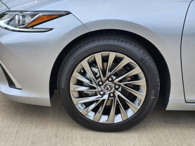 new 2025 Lexus ES 300h car, priced at $55,369