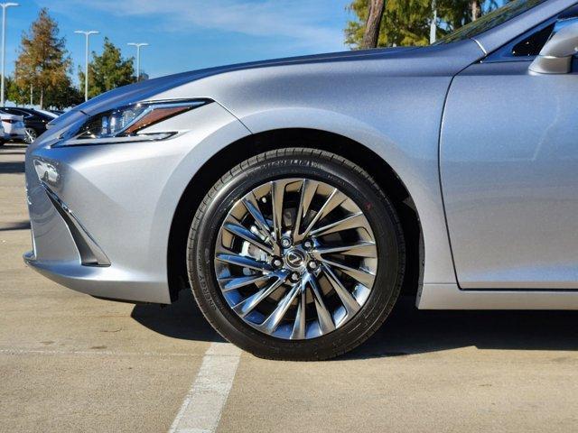 new 2025 Lexus ES 300h car, priced at $55,209