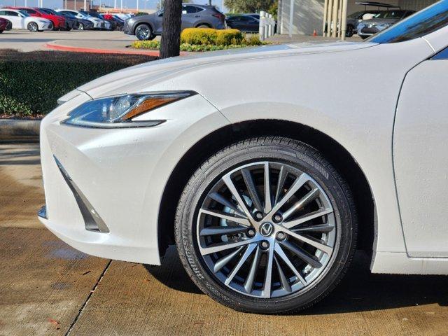 new 2025 Lexus ES 300h car, priced at $51,124