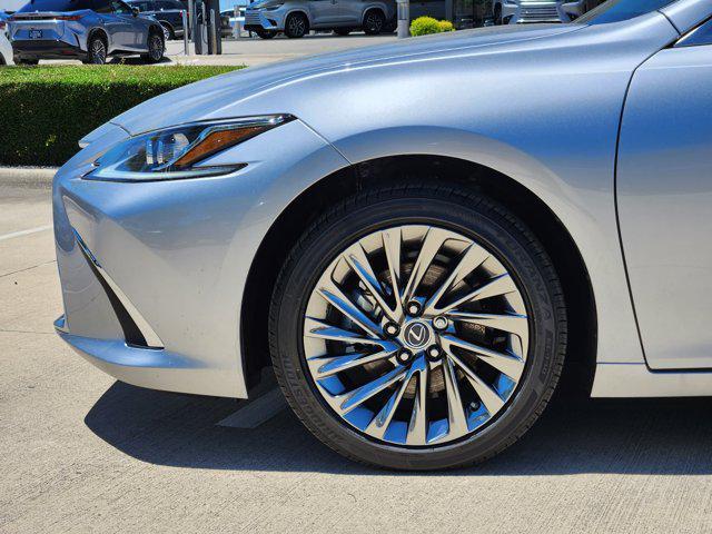 new 2025 Lexus ES 300h car, priced at $54,909